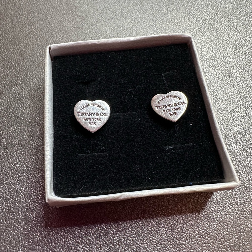 Tiffany & co return to Tiffany earrings